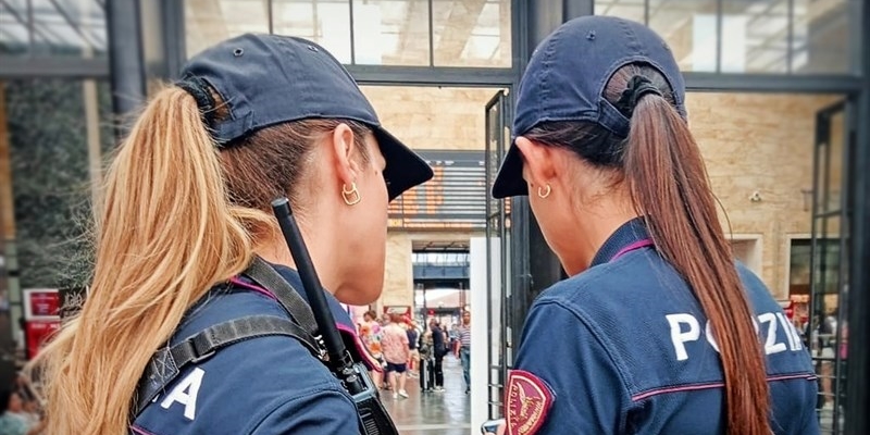 Polizia alla stazione