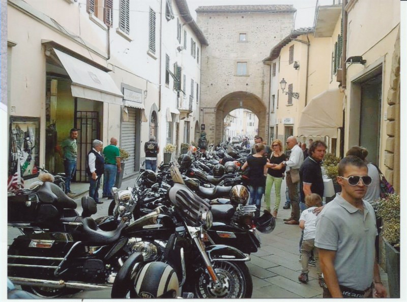 Una delle tante manifestazioni in Malacoda; un raduno regionale delle moto Harley-Davidson