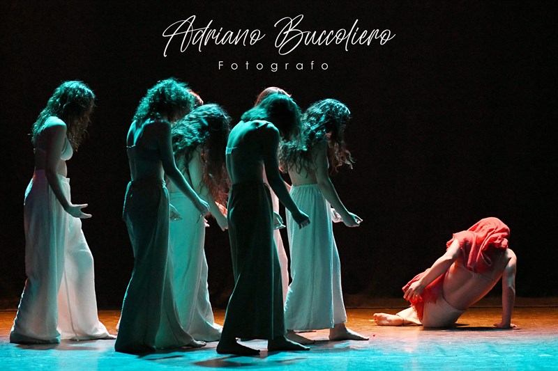 Una foto della rappresentazione