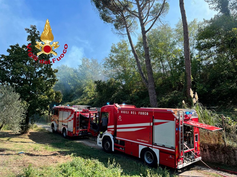 Incendio a Scopeti Rufina, intervento Vigili del fuoco e volontari