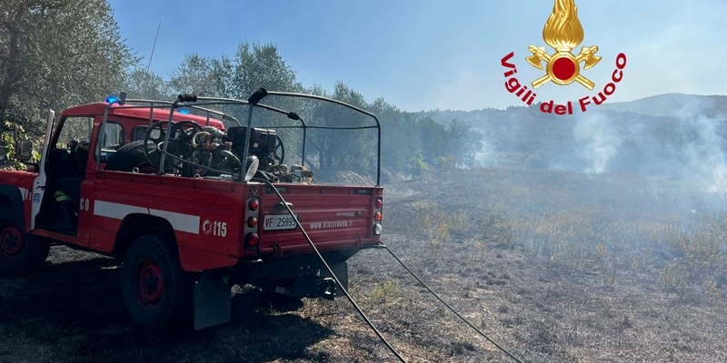 Incendio a Scopeti Rufina, intervento Vigili del fuoco e volontari