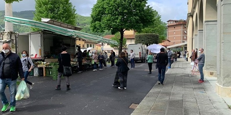 Anche a Dicomano è tornato il mercato, per i banchi alimentari