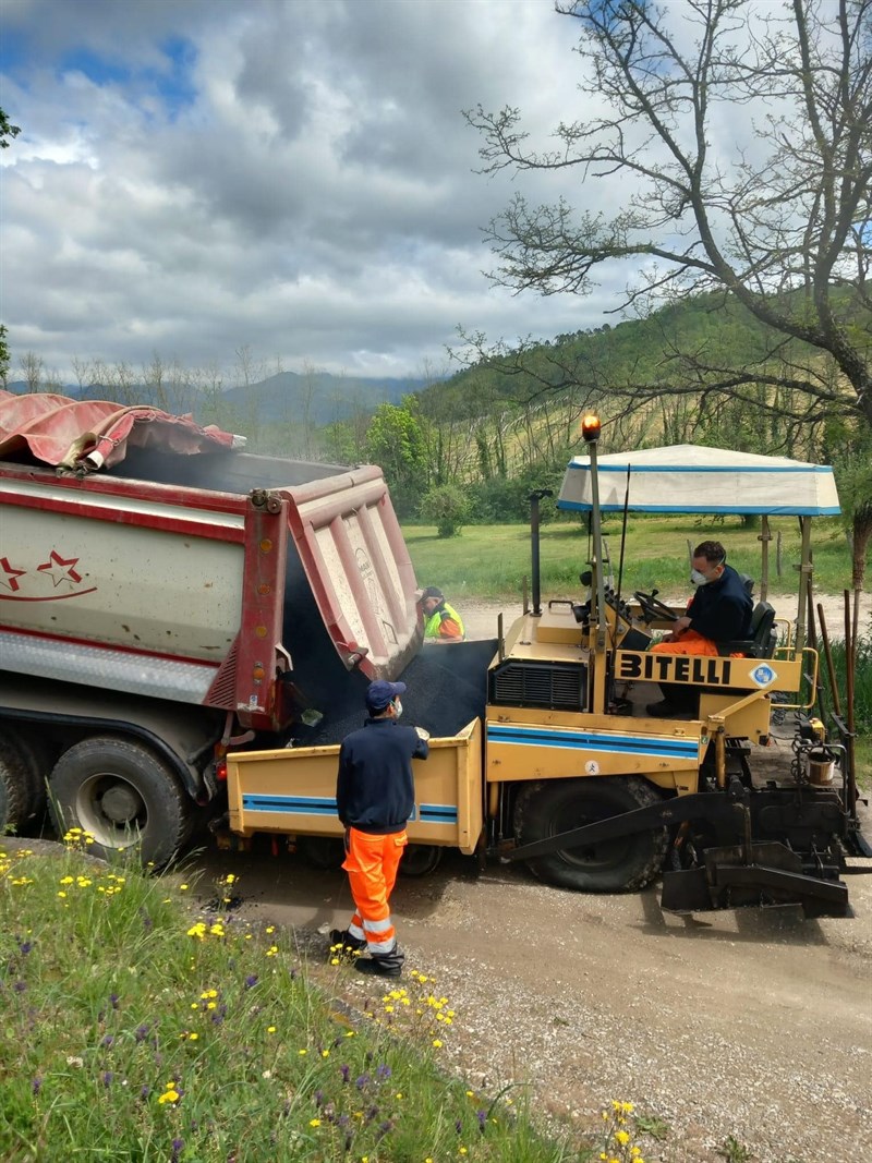 I lavori di asfaltatura nel Comune di Vicchio