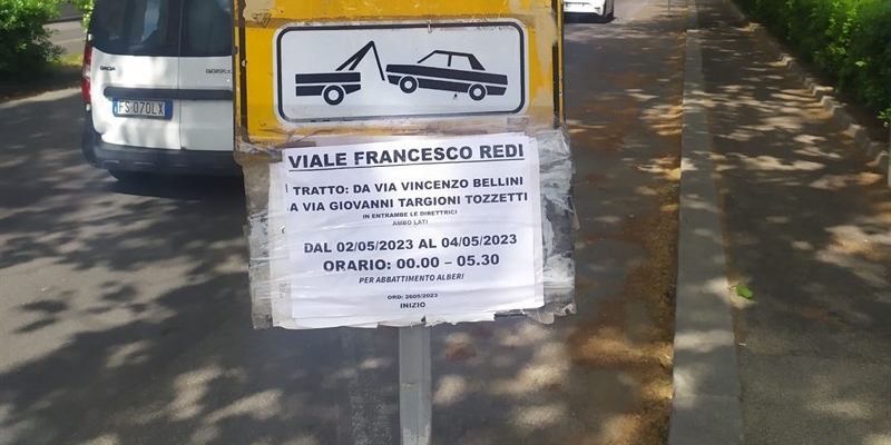 Il cartello che toglie oltre 100 posti auto