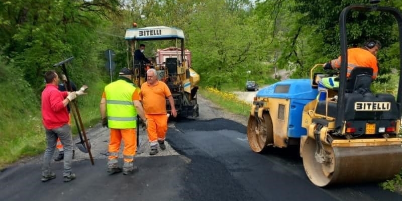Asfaltatura della strada di Barbiana