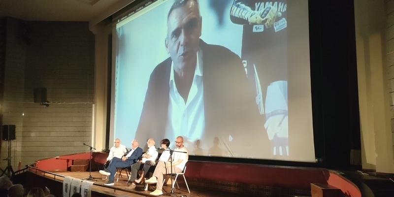 Un momento del convegno sportivo; in diretta video il giornalista Stefano Agresti. 