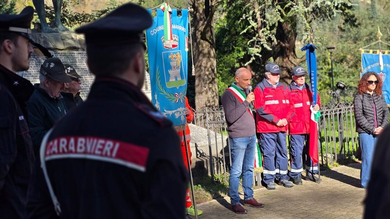 Giorno dell'Unità Nazionale e la Giornata delle Forze Armate con la deposizione di una corona d'alloro al Monumento ai Caduti a Marradi