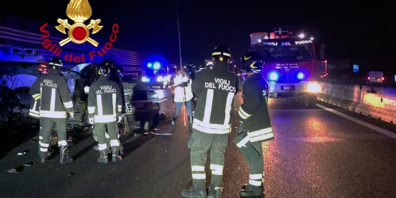  incidente sull'A1. Coinvolti tre mezzi pesanti, un furgone e un fuoristrada