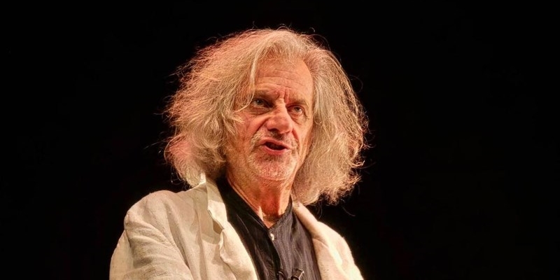 Eccezionale Alessandro Bergonzoni in “Arrivano i dunque”. Sold out al teatro Giotto di Borgo