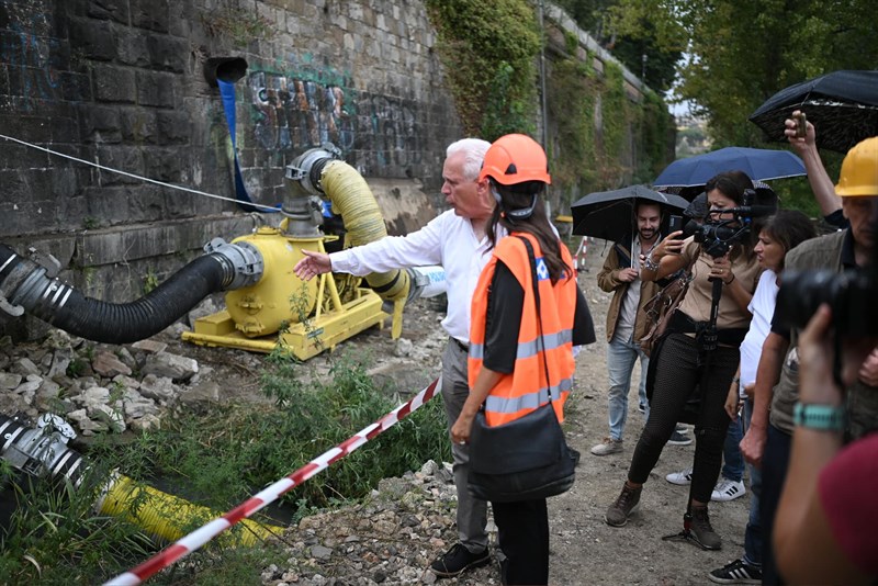 Il sopralluogo al tunnel sotto l'Arno