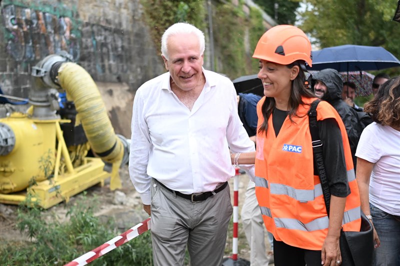 Il sopralluogo al tunnel sotto l'Arno