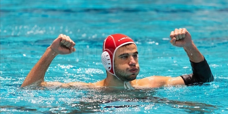 Il portiere della Rari Nantes Florentia Alessio Sammarco (1) festeggia la vittoria.