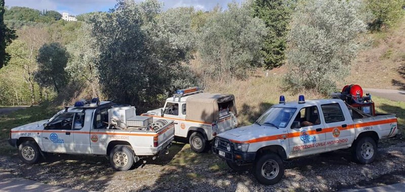 Volontari di Vab Valdisieve e Croce Azzurra Pontassieve in azione in questi giorni a causa del maltempo