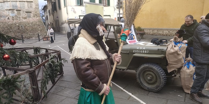 La Befana a Scarperia in Jeep