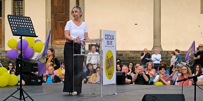 Cecilia Del Re in piazza Santissima Annunziata