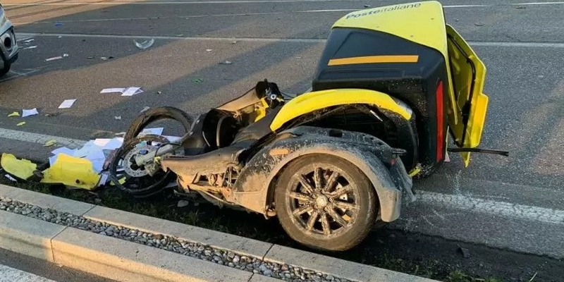 Alcune immagini diffuse dall'Associazione Precari in Rete