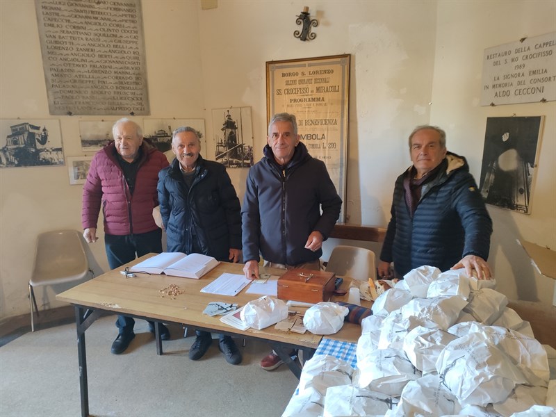 La distribuzione del  pane benedetto con lo zibibbo.
 