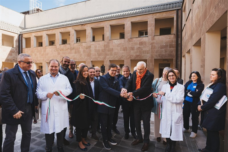 il taglio del nastro 