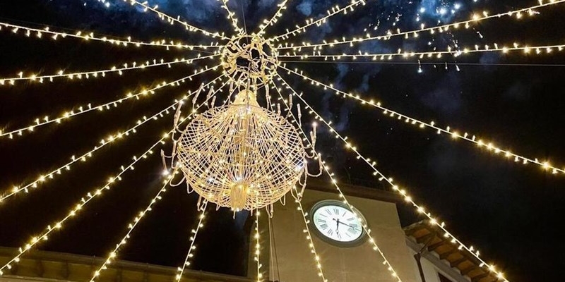 San Casciano, piazze, monumenti e fontane storiche si illuminano a festa…con la magia del Natale - FOTO