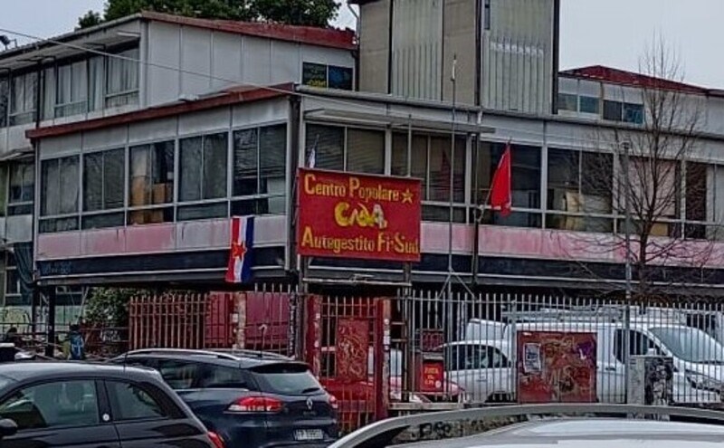 la bandiera della ex Jugoslavia sul Cpa a Firenze