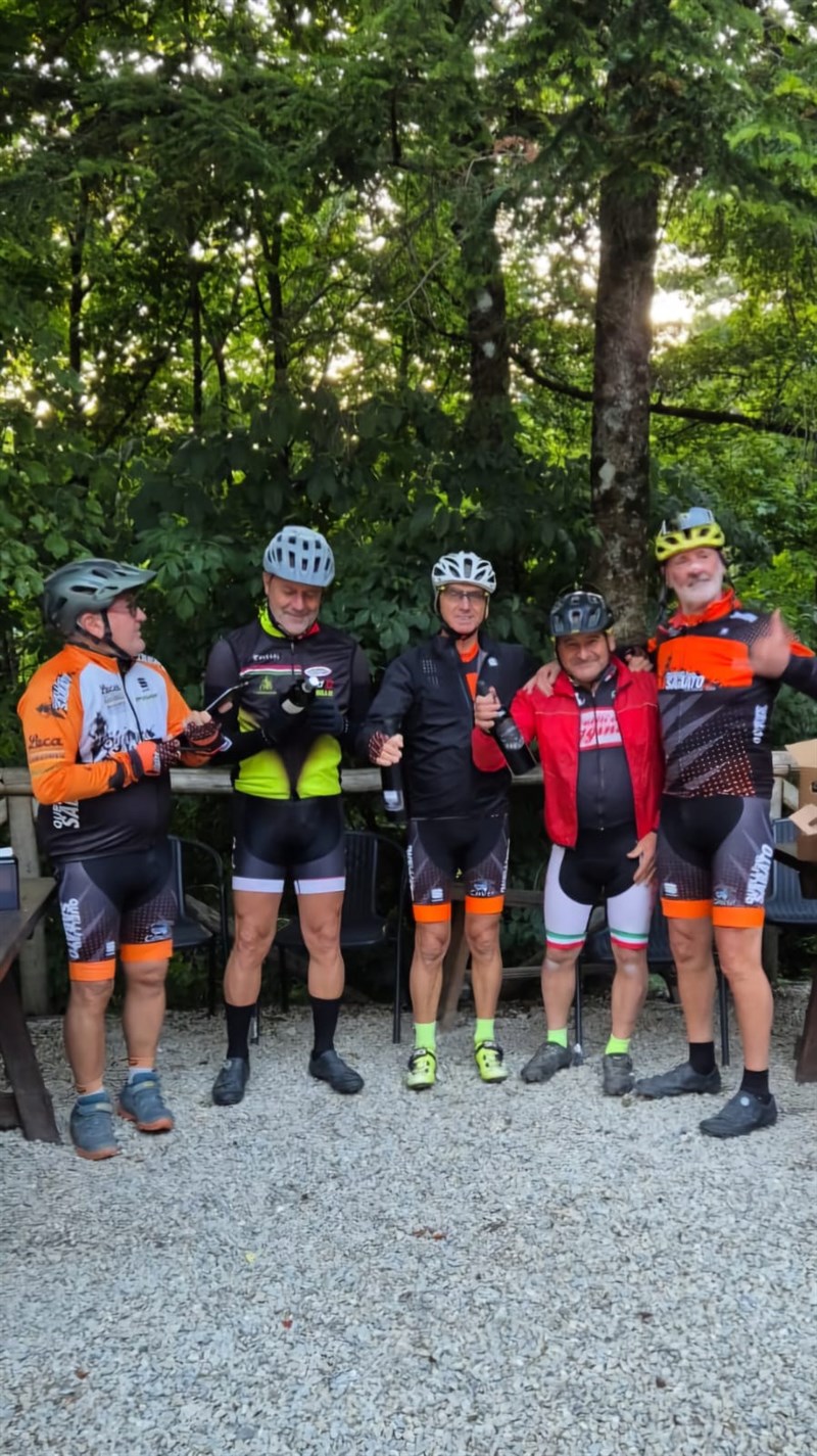 Il podio della categoria E Bike con il vincitore Marco Santini, 