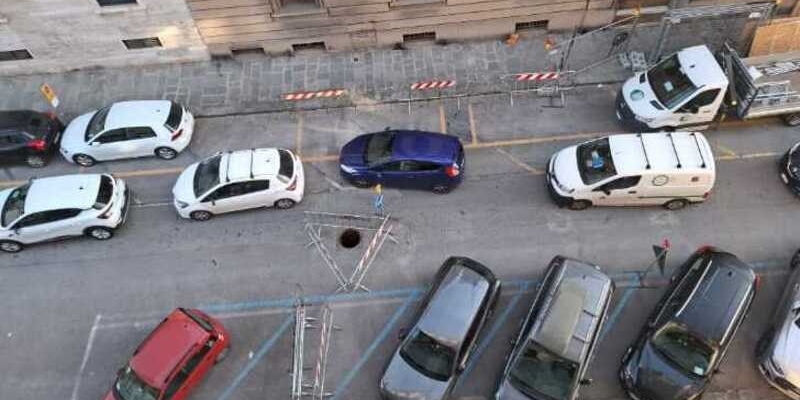 Tombino scoperto a Firenze. I cittadini chiedono interventi urgenti