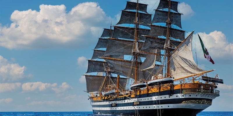 L'incanto della "Amerigo Vespucci". Una nave che racconta la storia e il silenzio del suo creatore