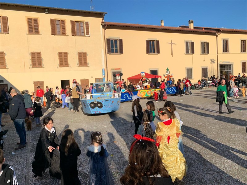 La silata dei carri al centro giovanile