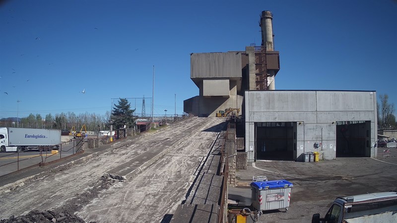 Una foto dell'edificio prima dell'intervento