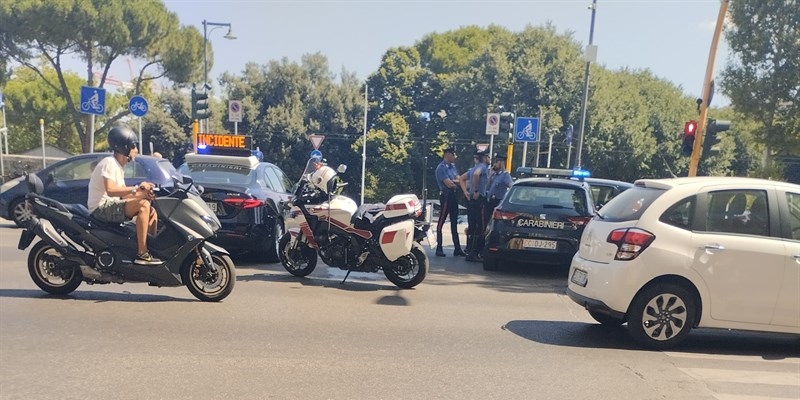 Grave incidente a Firenze. Moto di grossa cilindrata contro gazzella dei carabinieri