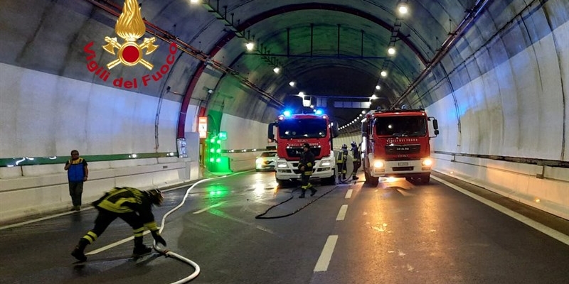 L'incendio nella Galleria Santa Lucia