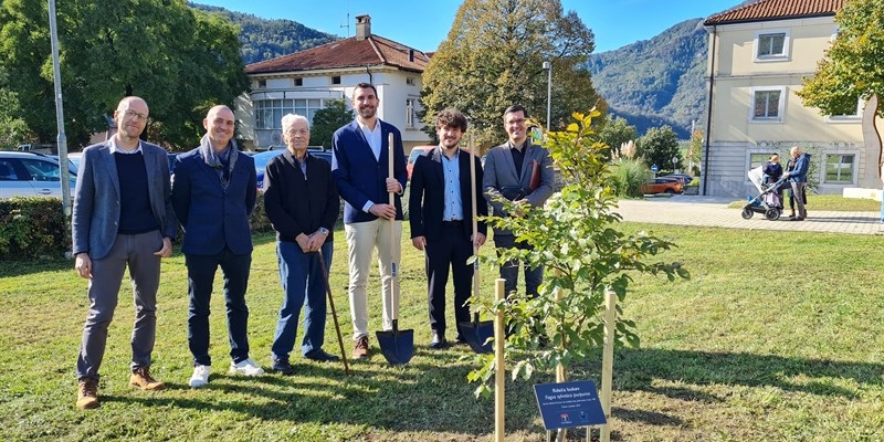 Vicchio e Tolmin, un legame che cresce: piantato l'albero della fratellanza