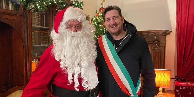 il sindaco con Babbo Natale