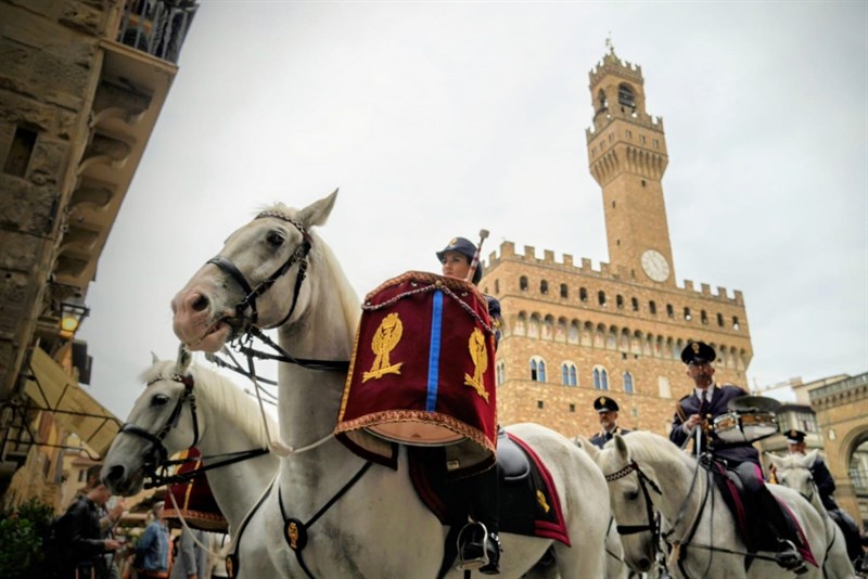 Bellissima cavalcata per Firenze