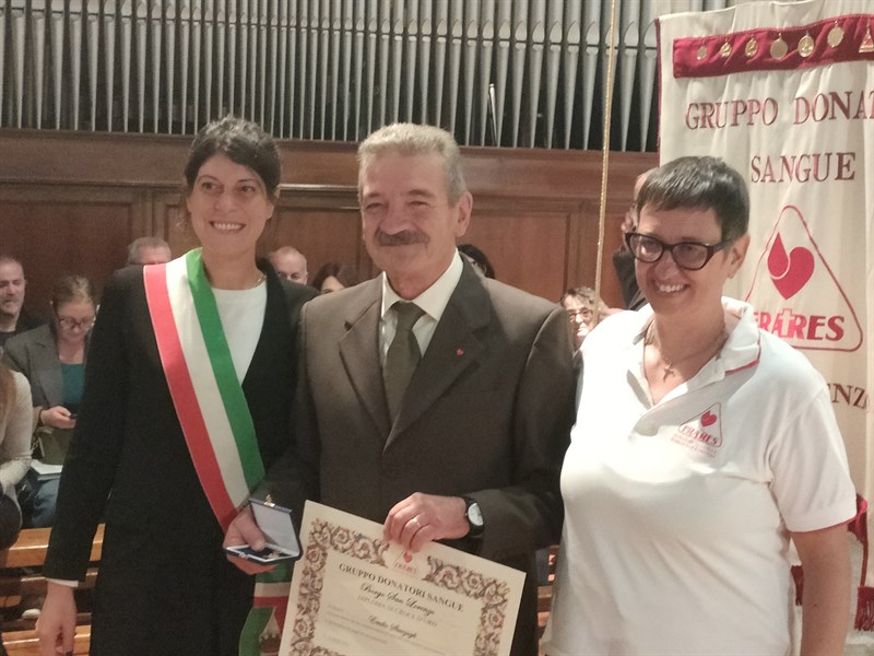 Emilio Sbarzagli, presidente del Gruppo di donatori di sangue  “Fratres”, insignito di Croce d’Oro. 