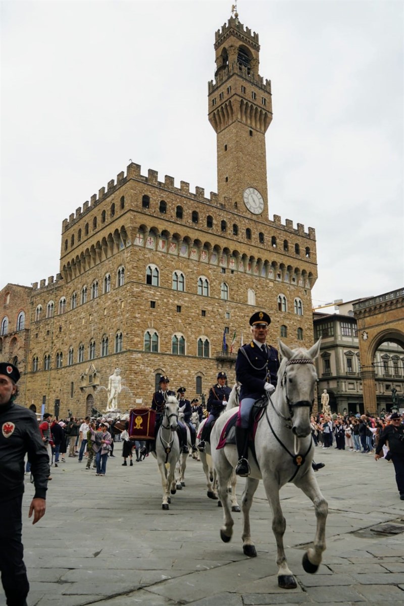 Bellissima cavalcata per Firenze