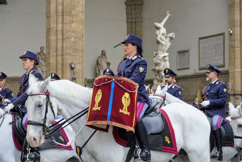 Bellissima cavalcata per Firenze