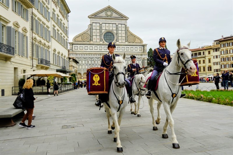 Bellissima cavalcata per Firenze