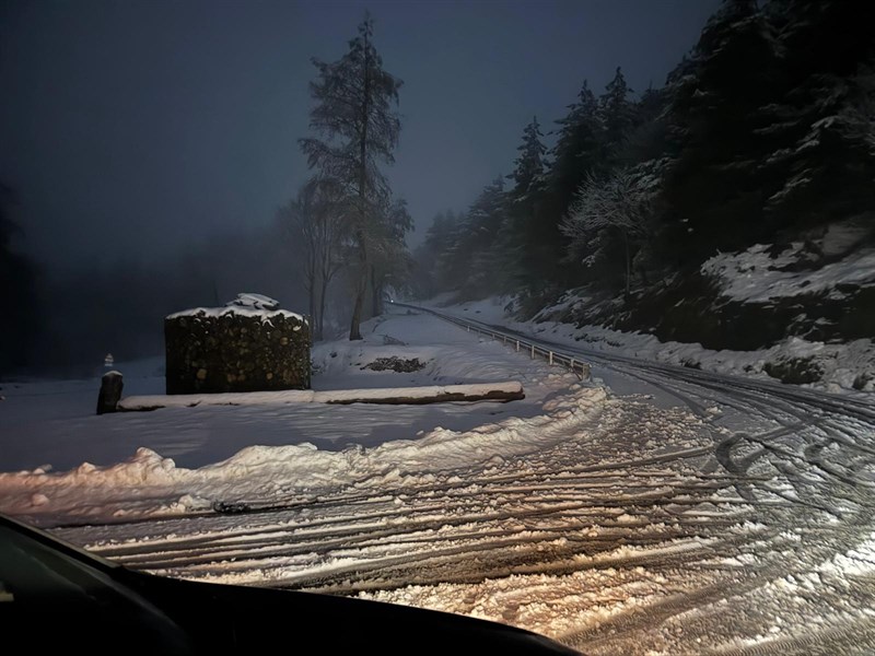 la neve sulla strada