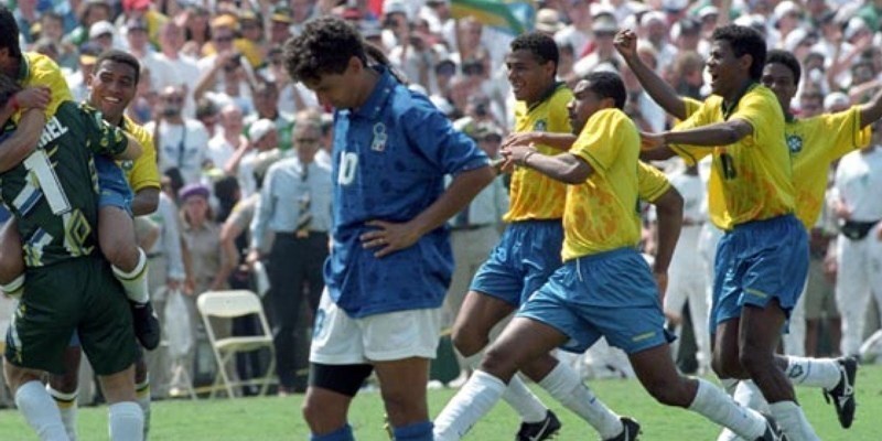 1994, A Pasadena Baggio sbaglia il rigore e la Coppa del Mondo va al Brasile © n.c.