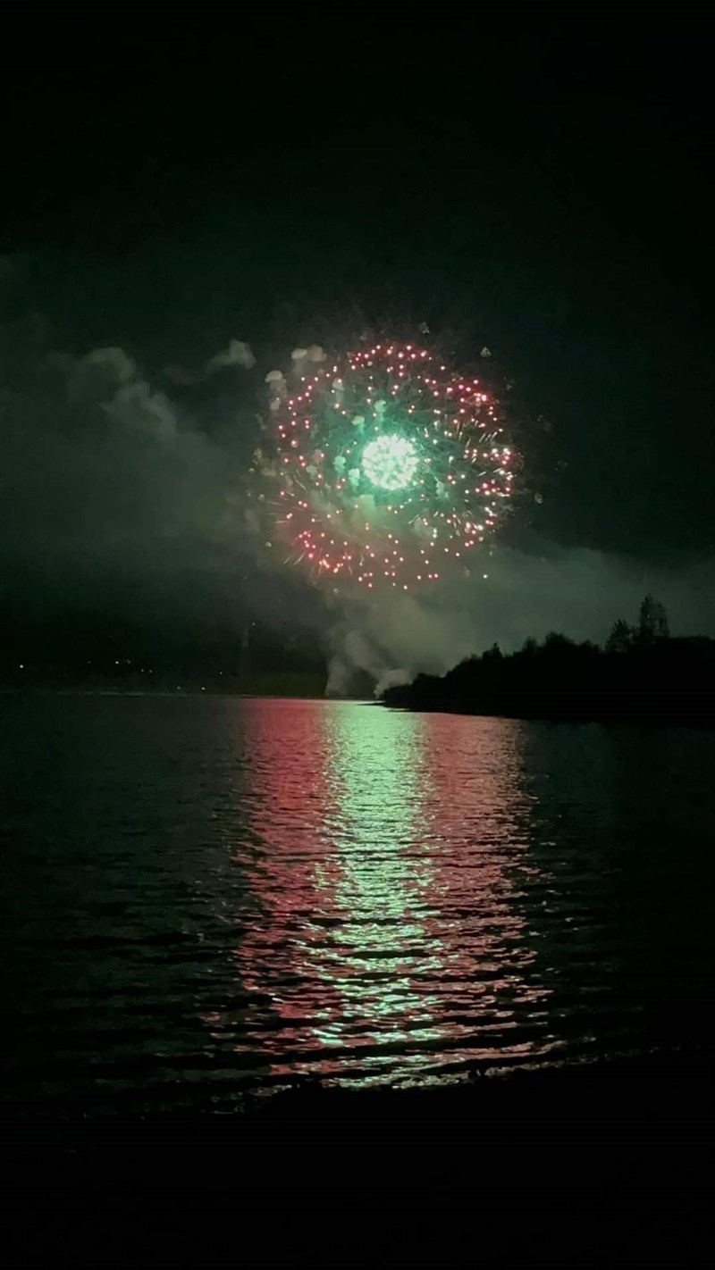 Fuochi d'artificio lago di Bilancino