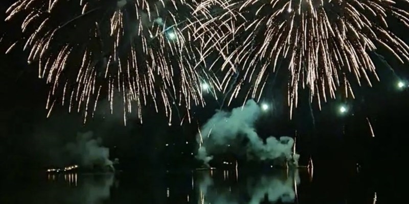 Fuochi d'artificio Lago di Bilancino