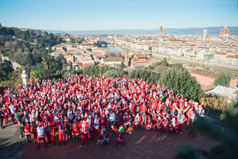 Tanti Babbo Natale al Piazzale