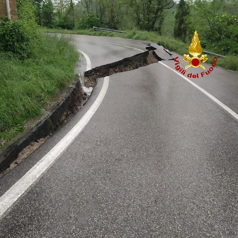 Frane e smottamenti isolano l'Alto Mugello