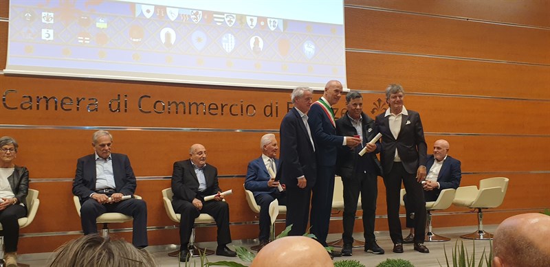 Nella foto allegata Fabrizio Cecconi (dir. CNA Firenze) Piero Giunti (Sindaco di Reggello) Paolo Ermini e Giancarlo Antognoni (testimonial della serata). Premiazione autofficina Ermini