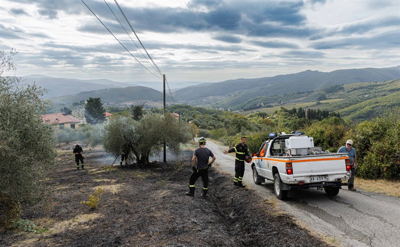 Operazioni di spegnimento dell'incendio a Galiga, nel Comune di Pontassieve