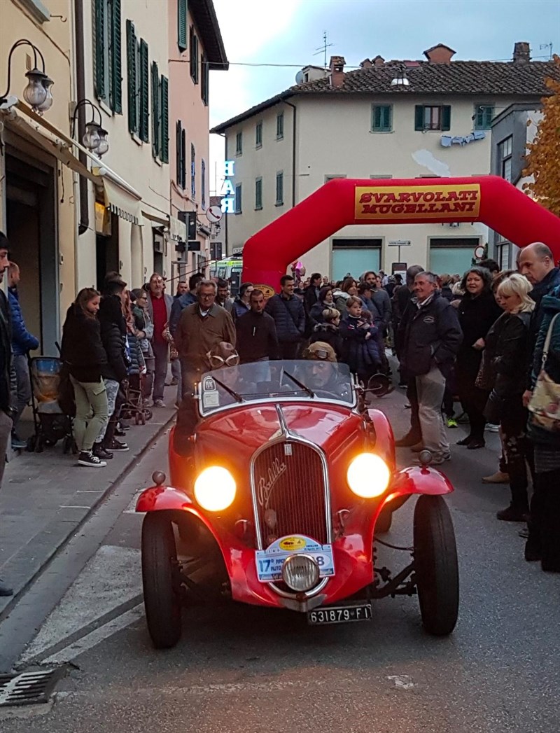 Ad un raduno a Barberino con la sua Balilla Coppa d’Oro: