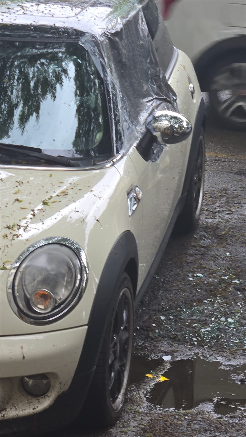 Spaccate in viale Gramsci