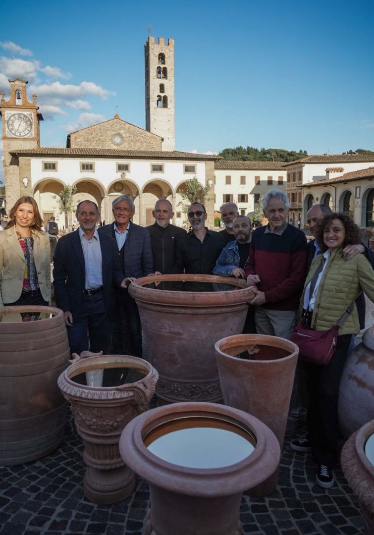 “7 volte 7” l’istallazione che celebra la terracotta di Impruneta