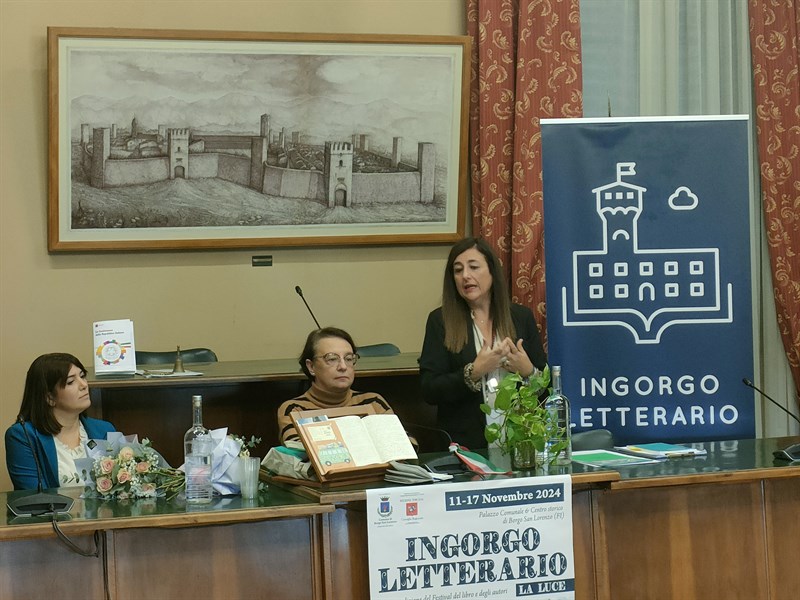 La presentazione del Concorso letterario; da sinistra Cristina Becchi, Elena Cipriani Raccampo e Serena Pinzani